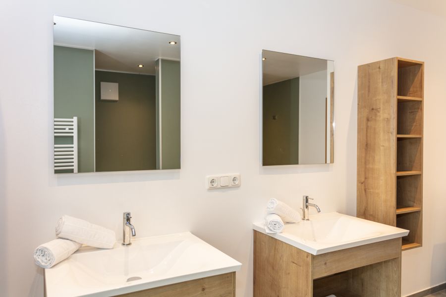 Doppelwaschbecken im Badezimmer der Ferienwohnung Stoffenhof
