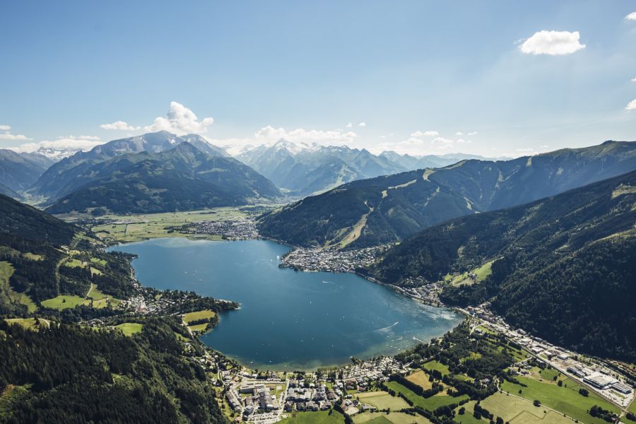 Zeller See und Zell am See aus der Vogelperspektive im Sommer